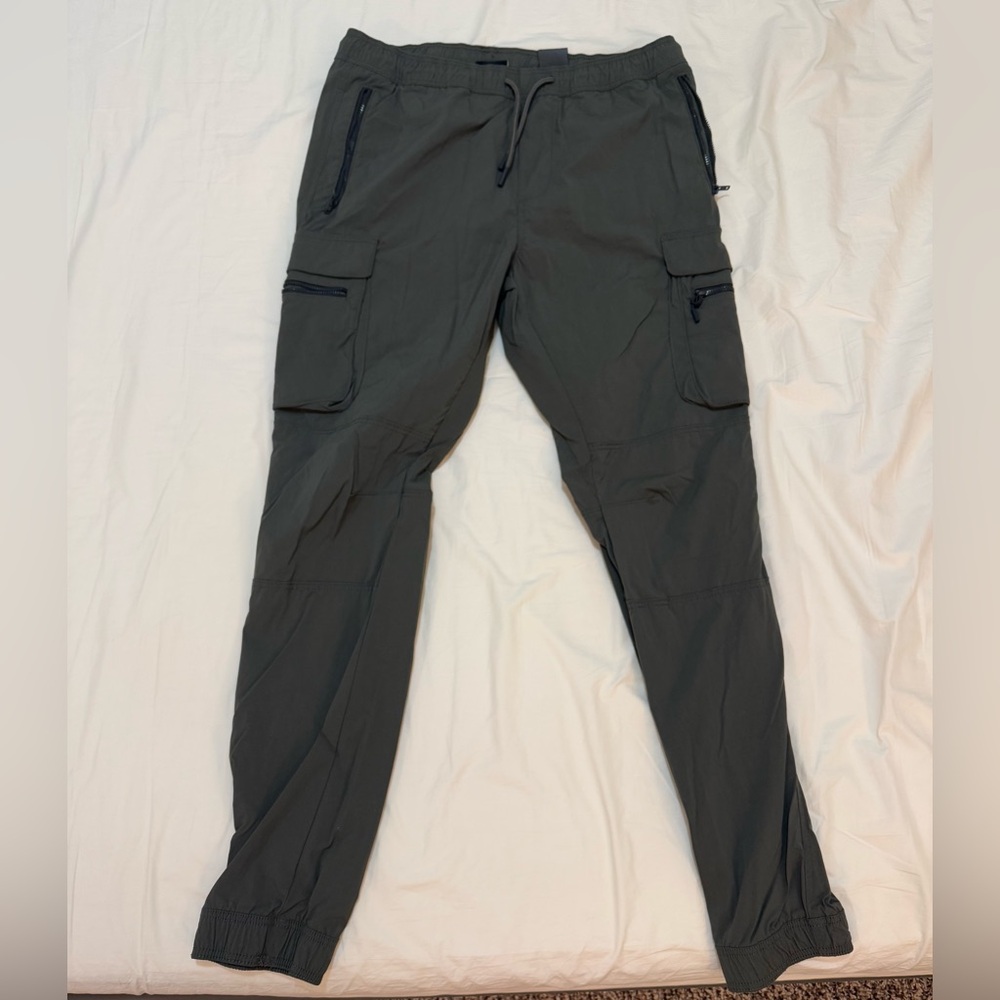 H&M Gray Cargo Pants with Modern Utilitarian Design